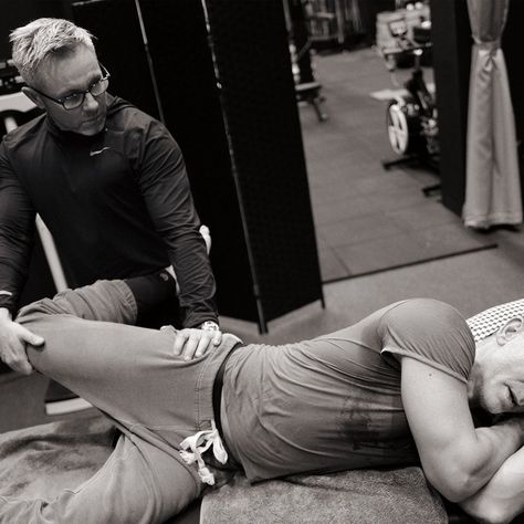 James Bond Craig, Core Workout Men, Rugby Drills, Daniel Craig Rachel Weisz, Strength And Conditioning Workouts, Daniel Graig, Body Conditioning, Best Core Workouts, Bond Style