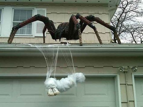 How Do You Decorate a Garage Door for Halloween? - Garage Transformed Scary Halloween Decorations Outdoor, Cheap Diy Halloween Decorations, Scary Halloween Decorations Diy, Halloween Spider Decorations, Halloween Outside, Casa Halloween, Halloween Fest, Decoration Vitrine, Fröhliches Halloween