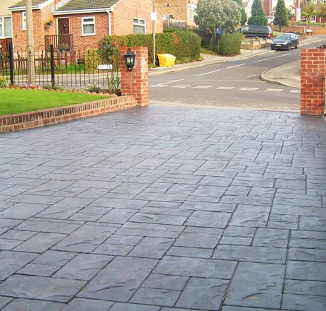 This is a Printed concrete driveway, it lasts between 4-10 years whereas a concrete driveway can last up to 20 years. Stamped Concrete Patterns, Front Driveway, Paving Driveway, Stamped Concrete Driveway, Paver Lights, Modern Driveway, Printed Concrete, Trendy House, Paving Ideas