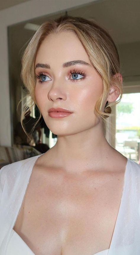 Cool Toned Natural Makeup, Bridal Hair For Large Forehead, Rosy Makeup Wedding, Very Simple Bridal Makeup, Fair Skin Natural Makeup, Fair Skinned Makeup, Business Makeup Look Natural, Wedding Makeup Cool Tones, Bridesmaid Makeup Natural Green Eyes