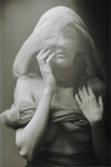 Francis A Willey - Longing of a ghost. S) Julia Margaret Cameron, Ange Demon, Conceptual Photography, Salou, Dark Photography, Dark Beauty, Surreal Art, Black And White Photography, Madonna