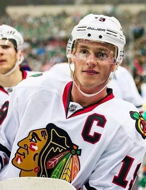 Look at that face Hockey Pictures, Hot Hockey Players, Chicago Blackhawks Hockey, Stars Hockey, Hockey Baby, Jonathan Toews, Hockey Girl, Blackhawks Hockey, Detroit Red Wings Hockey