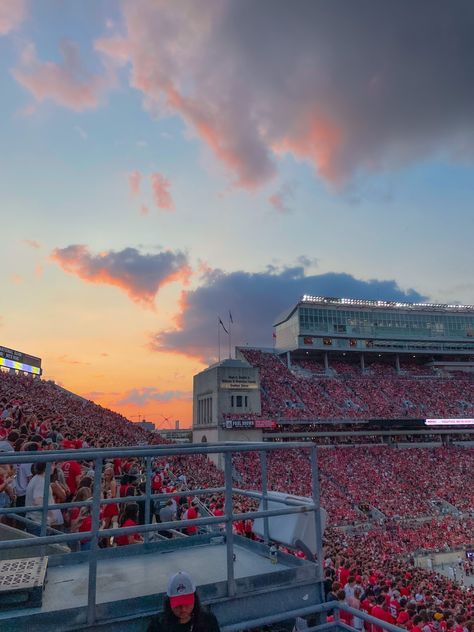 Ohio State Campus, Ohio University Aesthetic, Ohio State University Aesthetic, Ohio State Aesthetic, Romanticize College, Gameday Aesthetic, Ohio Aesthetic, Sunset Clouds Aesthetic, Ohio State University Campus