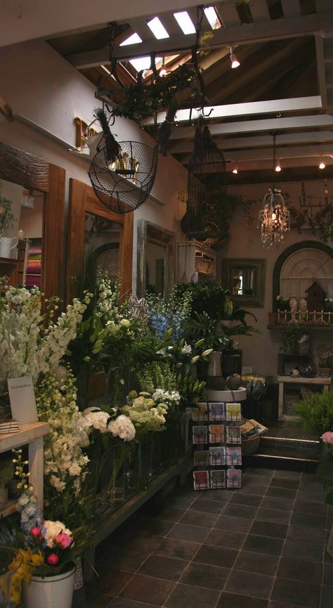 interior/display ideas Florist Shop Interior, Florist Aesthetic, To My First Love, Flower Shop Interiors, Flower Shop Design, Shop Story, My First Love, Areas Verdes, French Flowers