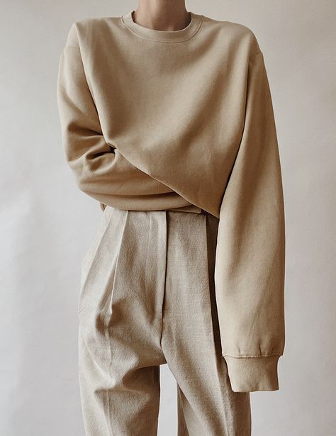 Les Beiges | MODEDAMOUR Nude Clothes Aesthetic, Beige Sweatshirt Outfit, Beige Aesthetic Clothes, Beige Fashion Aesthetic, Beige Clothes, Beige Clothing, Beige Sweatshirt, Beige Fashion, Oversized Fashion