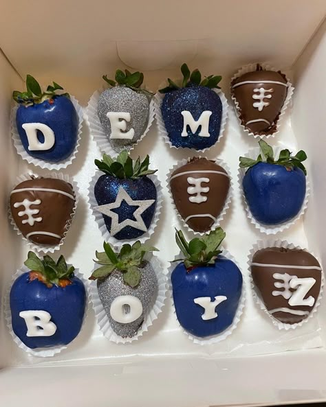 Cowboys Chocolate Covered Strawberries, Dallas Cowboys Bday Party, Dallas Cowboys Chocolate Strawberries, Dallas Cowboys Snacks, Dallas Cowboys Charcuterie Board, Dallas Cowboys Food, Dallas Cowboys Desserts, Dallas Cowboy Chocolate Strawberries, Superbowl Chocolate Covered Strawberries