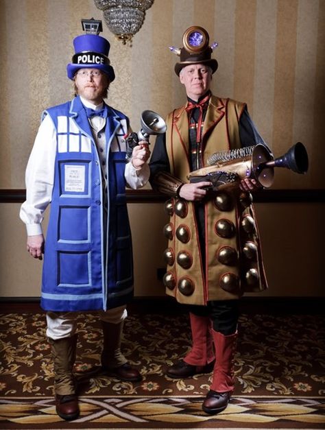 This Steampunk Who Cosplay is Incredible! Dalek Costume, Tardis Dress, Male Steampunk, Doctor Who Cosplay, Steampunk Halloween, Fritz Lang, Hallowen Costume, The Tardis, Steampunk Cosplay