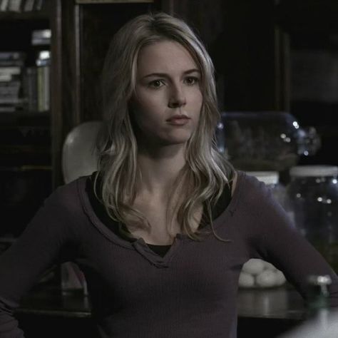 Jo Harvelle Outfit, Ellen Harvelle, Jo Supernatural, Supernatural Women, Alter Faceclaims, Jo Harvelle, Spn Dr, Alona Tal, Supernatural Characters