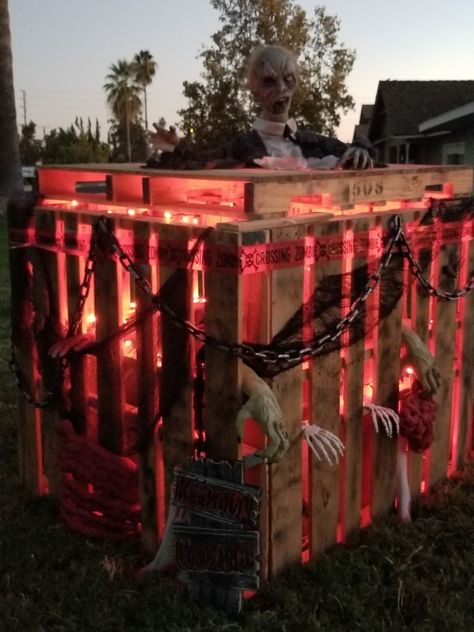 I'm an amateur but I don't care.  Doesn't stop me from trying to be creative Outdoor Haunted Forest Ideas, Outdoor Haunted House Ideas, Creepy Outdoor Halloween Decor, Scary Halloween Decorations Ideas, Halloween Driveway, Halloween Haunted House Ideas, Haunted Prison, Trail Ideas, Pallet Halloween