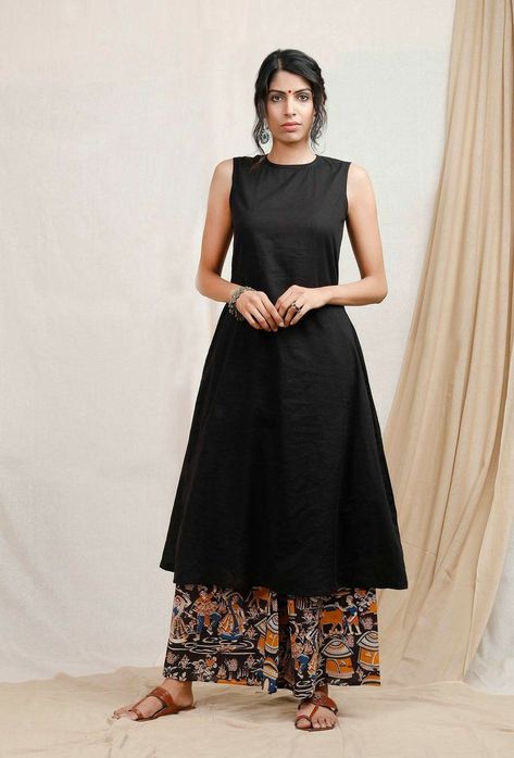 Black Kurta Styling Ideas, Salwar Kamiz Design, Kamiz Design, Suits Office, Kalamkari Dresses, Silk Kurti Designs, Stylish Kurtis Design, Simple Kurta Designs, Simple Kurti Designs