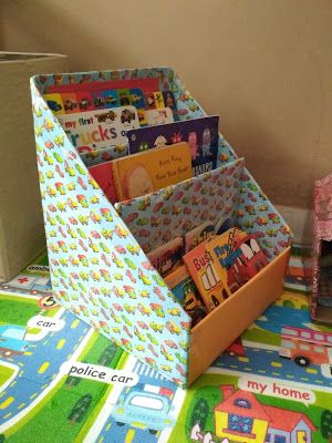 Sonshine Mumma: DIY Book Shelf | Cardboard Box Book Shelf Diy Books Organizer, Diy Bookshelf Kids, Carton Diy, Cardboard Crafts Diy, Cardboard Box Crafts, Cardboard Toys, Diy Storage Boxes, Úložný Box, Book Holder