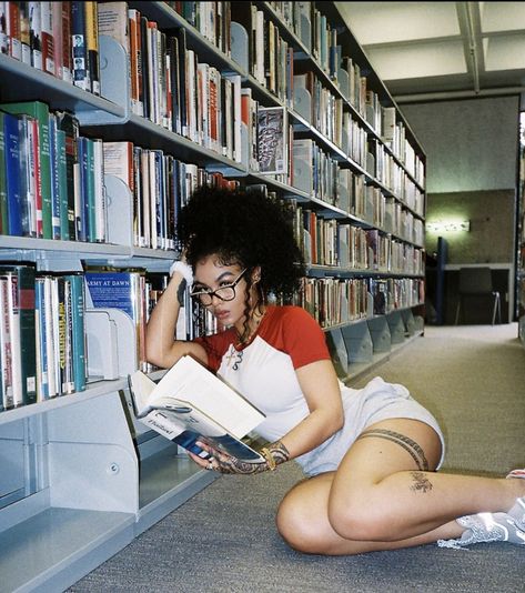 Library Shoot, Library Photoshoot, Library Photo Shoot, Chanel Glasses, Beautiful Photoshoot Ideas, Graduation Picture Poses, Grad Photoshoot, Creative Photoshoot, India Love