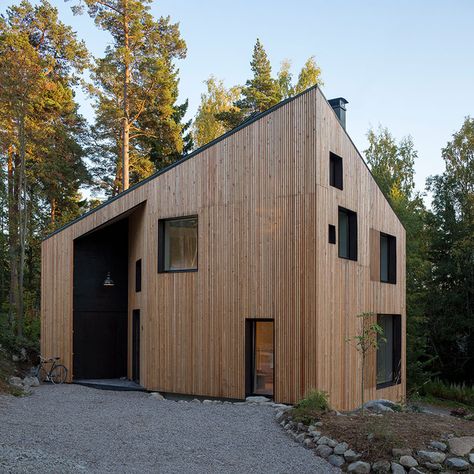 ortraum architects has completed their largest residential project, a house for a family of five near helsinki in finland. Larch Cladding, Wood Facade, Weekend House, Architecture Inspiration, Timber House, Cabin Design, Wooden House, Residential Building, Cafe Design