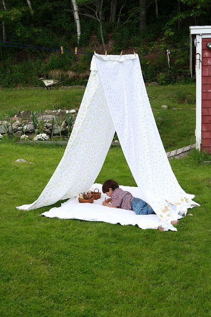 Sheet Tent, Play Spaces, Backyard Play, Backyard For Kids, Backyard Fun, Gardening For Kids, Outdoor Play, Outdoor Kids, Reading Nook