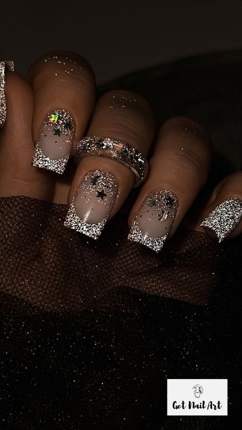 Nail Design For New Years Eve, Nail Art Designs For New Years, Holiday French Tip Nails Classy, Nail Art New Years Eve, Christmas And New Year Nails Short, New Year Toe Nail Designs, New Year Party Nails, Sparkly Xmas Nails, New Years Winter Nails