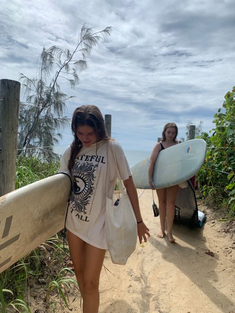 My Summer Aesthetic, Surf Girl Outfits, Surf Girl Aesthetic, Beachy Girl Aesthetic, Surfer Girl Aesthetic, Summer Girl Aesthetic, Beachy Girl, Girl Surfer, Surf Aesthetic