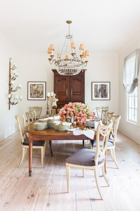 A Traditional Memphis Estate Gets a Modern Update with Architectural Digest — Alyssa Rosenheck — The New Southern Mirror Wall Tiles, Sean Anderson, Iron Console Table, Wood Counter Stools, Italian Dining, French Table, White Laminate, French House, Colonial House