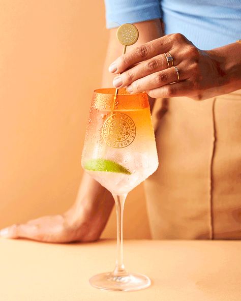 Food Photography by Kamile Kave Kombucha Photography Styling, Gin Photography Styling, Cocktail Stop Motion, Drink Videography, Stop Motion Photography, Professional Background, Beverage Photography, Juice Branding, Cocktail Ideas