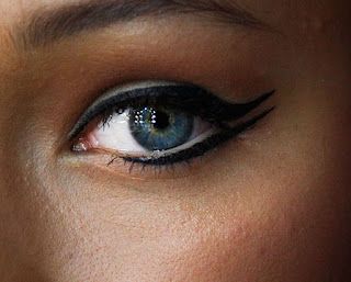 Eyeliner Double, Cake Eyeliner, Easy Winged Eyeliner, Eyeshadow For Green Eyes, Winged Eyeliner Tutorial, Simple Eyeliner, Cat Eyeliner, Australia Fashion, The Beauty Department