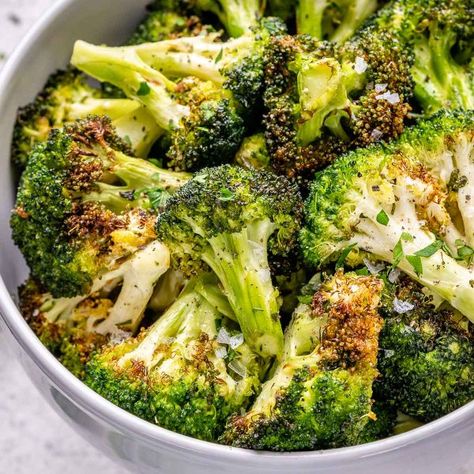 Outback Broccoli Recipe, Cfc Recipes, Easy Broccoli Recipes, Italian Broccoli, Air Fryer Broccoli, College Recipes, Broccoli Bites, Broccoli Side Dish, Parmesan Broccoli