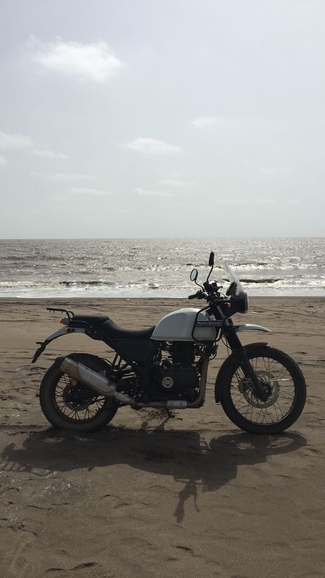 Re Himalayan Bike Wallpaper, Re Himalayan, Himalayan Bike, Himalayan Royal Enfield, Bike Rider Photography, Rider Photography, Dream Motorcycle, Male Haircuts, Royal Enfield Wallpapers