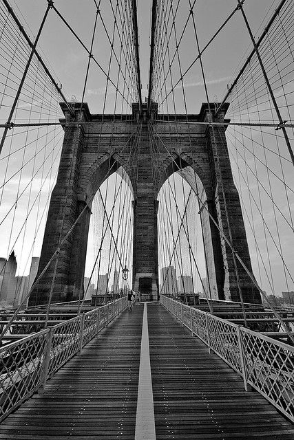 Brooklyn Bridge Black And White, Brooklyn Bridge Tattoo, Brooklyn Bridge Aesthetic, Bridge Images, Brooklyn Design, Black And White City, New York Pictures, New York City Travel, Gray Aesthetic