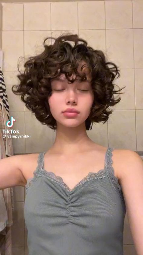 Short Curly Round Haircuts, Cute Styles For Short Curly Hair, Wolf Cut Curly Hair Short, Wolf Cut Short Curly Hair, Short Wolf Cut Curly Hair, Short Curly Wolf Cut, Short Curly Brown Hair, Short Wolf Haircut, Curly Hair Color Ideas