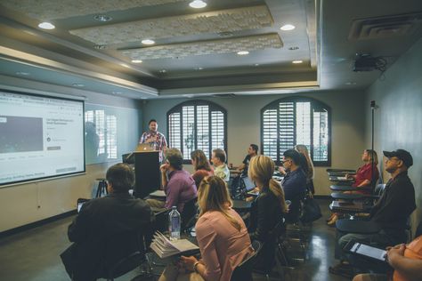 A group of people in a room with a projector screen photo – Free Join us Image on Unsplash Parenting Classes, Employee Training, Her Campus, Dream Interpretation, Free Online Courses, E Learning, Public Speaking, Best Apps, Professional Development