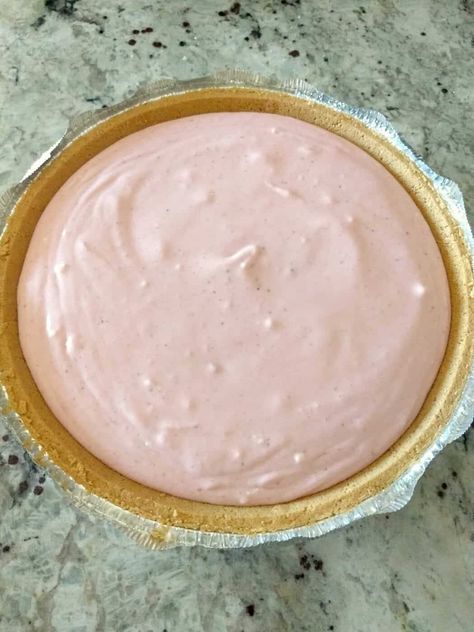 Frozen Pie Recipes, Frozen Strawberry Pie, Using Frozen Strawberries, Strawberry Icebox Pie, Strawberry Cream Pie Recipe, Frozen Strawberry Desserts, Frozen Strawberry Recipes, Cool Whip Pies, Easy Strawberry Pie