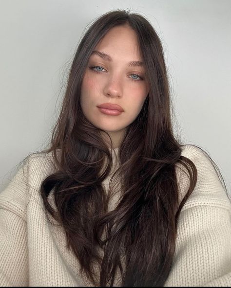 Maddie Ziegler Instagram, Brooke Hyland, Bob Hair Color, Chloe Lukasiak, Dark Brown Hair Color, Maddie Ziegler, Hair Color Dark, Hair Inspo Color, Dark Brown Hair