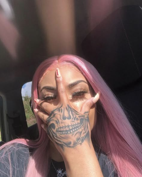 2 Faces Tattoo, Skull Face Tattoo, Tattoo Main, Pocket Watch Tattoos, Styl Grunge, Face Tattoos For Women, 16 Tattoo, Skull Hand Tattoo, Hand Tattoos For Girls