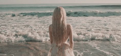 Targaryen Aesthetic Gif, Header Gif Aesthetic, White Aesthetic Gif, Hair Gif, Song Of The Sea, Random Gif, Banner Gif, House Of Dragons, Beautiful Gif