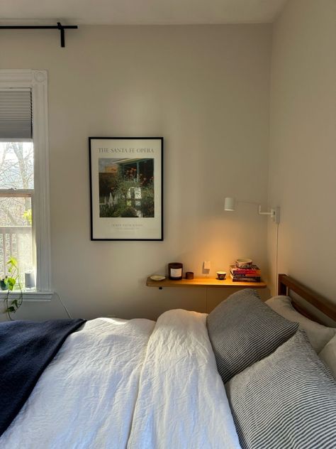 Lamps On The Wall Bedroom, Dorm Room Men Ideas, Small Nyc Room Aesthetic, Wall Lamp Bed, Bedroom Scheme Ideas, Calm Room Astethic, Bedroom Vanity Nook, Coastal Bedding Aesthetic, Tiny Nyc Bedroom