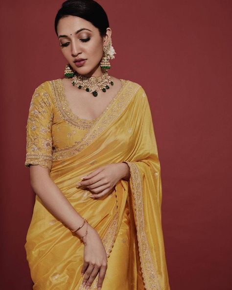 Kavitha Gutta, Yellow Blouse Designs, Yellow Silk Saree, Engagement Saree, Saree Wearing Styles, Simple Saree Designs, New Saree Blouse Designs, Traditional Indian Dress, Indian Fashion Saree