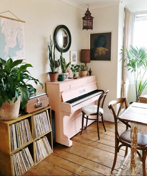 Piano Room Decor, Piano Living Rooms, Pink Piano, Home Music Rooms, Piano Decor, Boho Dining Room, Deco Rose, Piano Room, Music Room