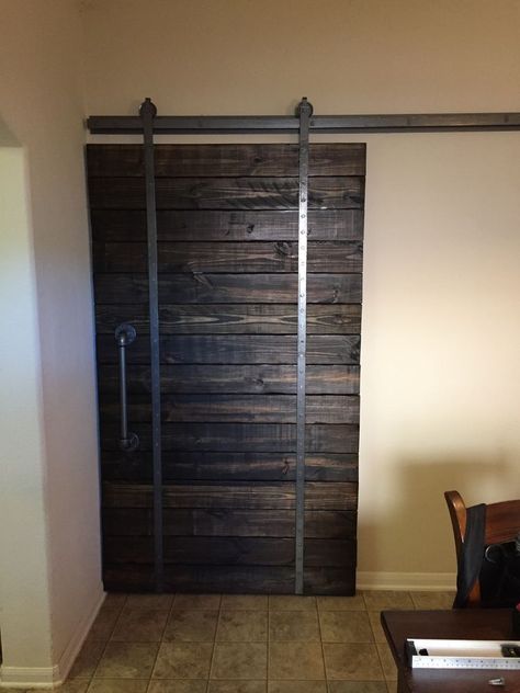 Barnwood Crafts, Barnwood Doors, Diy Horse Barn, Bar Wood, Diy Sliding Door, Diy Sliding Barn Door, Woodwork Projects, Imagination Station, Barn Wood Projects