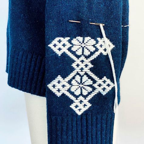 Embroidery On Knitting, Embroidery On Crochet, Embroidery Sweater, Japanese Embroidery, Upcycled Fashion, Modern Embroidery, Knitting Charts, Knitting Stitches, Textile Patterns