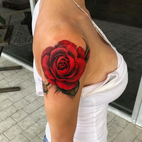 Pink Rose Tattoos On Shoulder, Red Roses Tattoos For Women, Rose Shoulder Tattoos, Red Flower Tattoo, Lil Tattoo, Tattoo Touch Up, Rose Vine Tattoos, Tattoo Symbolism, Roses Tattoos