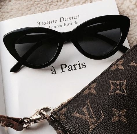 Blair Waldorf Aesthetic, How To Have Style, Jenny Humphrey, Jeanne Damas, Chuck Bass, Cute Sunglasses, نظارات شمسية, Cute Glasses, Michelle Pfeiffer