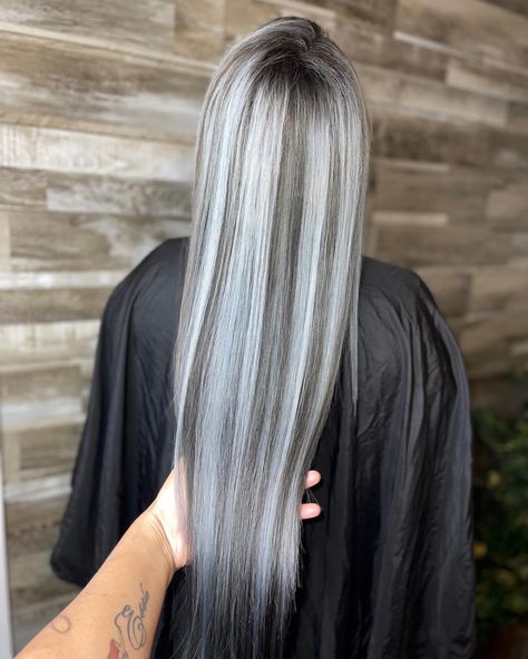 Platinum Highlights, Grey Blonde Hair, Fire Hair, Ombre Hair Blonde, Hair Things, Blending Gray Hair, Blonde Hair Shades, Mom Hairstyles, Platinum Blonde Hair