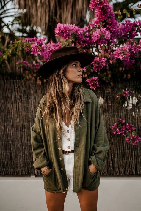 Dehradun, Forest Green Shirt Outfit, Look Hippie Chic, Stile Boho Chic, Look Boho Chic, Australia Clothes, Green Long Sleeve Shirt, Mode Chic, Nautical Fashion