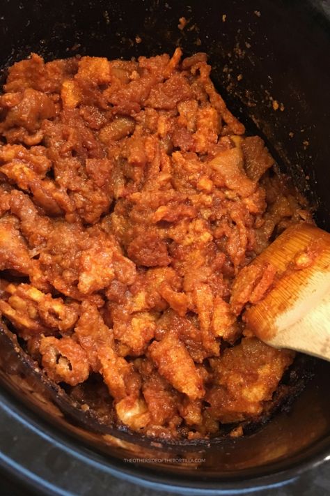 Tacos de chicharrón guisado in the slow-cooker - The Other Side of the Tortilla Chicharrones Tacos, Chicharones Recipe Mexican, Pork Chicharrones Recipe, Chicharones Recipe, South American Dishes, Hispanic Recipes, Ww Food, Red Salsa, Latin Recipes