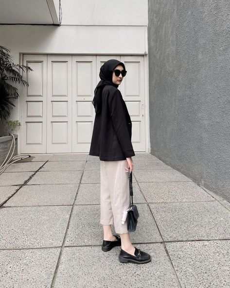 Smart Casual Hijab Outfits, Outfit Kantor, Ootd Kulot, Keds Outfit, Ootd Hijab Simple, Street Hijab Fashion, Muslim Outfits Casual, Hijab Style Casual, Casual Hijab Outfit