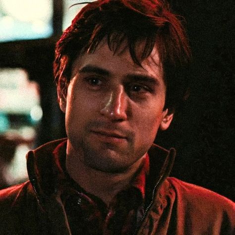 Travis Bickle Profile Picture, Robert Deniro Taxi Driver, Travis Bickle Aesthetic, Taxi Driver Pfp, Taxi Driver Travis Bickle, Táxi Driver, Martin Scorsese Movies, Travis Bickle, The Godfather Part Ii