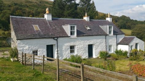 Scottish Croft, Scotland Cottage, Houses Decor, Cottage House Exterior, Cottages Scotland, House Exterior Uk, Scottish Cottages, Scottish House, Scottish Homes