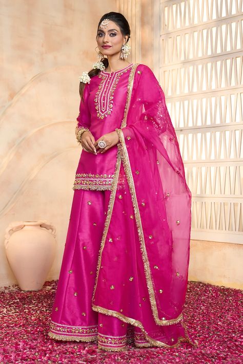 Shop for these amazing collections of Fuchsia Kurta And Sharara Dupion Embroidered Gota Round Floral Set For Women by Preeti S Kapoor online at Aza Fashions. Short Kurta With Skirt, Short Kurti With Skirt Indian, Short Kurta Plazo Design, Short Kurta With Plazo, Plazo With Short Kurti, Suit With Lace Design, Elegant Royal Dresses, Garara Design, Salwar Kurti