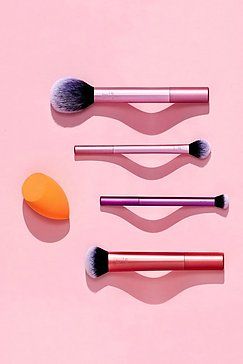 Beauty Blender Real Techniques, Beauty Blender Set, Essential Makeup Brushes, Real Techniques Brushes, Pastel Nail Polish, Tom Ford Makeup, Pastel Nail, Makeup Brush Kit, Floral Crowns