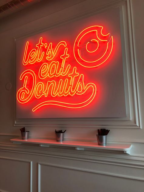 Vintage Donut Shop Aesthetic, Doughnut Shop Aesthetic, Donut Shop Branding, Doughnut Branding, Donut Shop Interior, Donut Shop Aesthetic, Pink Doughnuts, Doughnut Shop, Shop Aesthetic