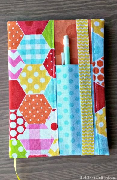 12 Awesome Back to School Sewing Ideas with Free Patterns - Page 2 of 2 - Sew Some Stuff Diy Notebook Cover, غلاف الكتاب, Fabric Book Covers, Sewing School, Costura Diy, Diy Magazine, Beginner Sewing Projects Easy, Diy Notebook, Creation Couture