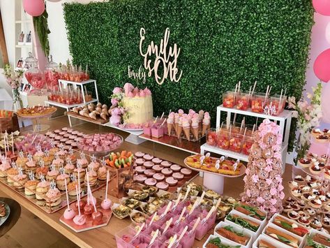 Rose gold and pink Birthday Party Ideas | Photo 13 of 19 High Tea 21st Party, 21st High Tea Party Ideas, Outdoor Brunch Food Ideas, High Tea First Birthday Party, Pink High Tea Party, Tea Brunch Party, Sweet 16 High Tea Party Ideas, 21st Pink Birthday Ideas, 18th Birthday Food Ideas